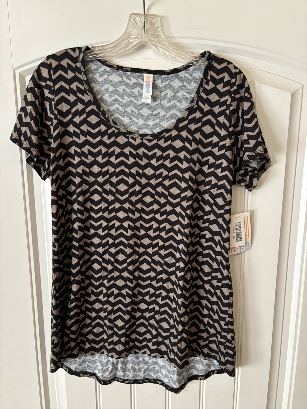 LuLaRoe Black and Tan Geometric Scoop Neck Tee
